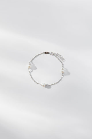 ELLE | TRIPLE PEARL BRACELET WHITE GOLD